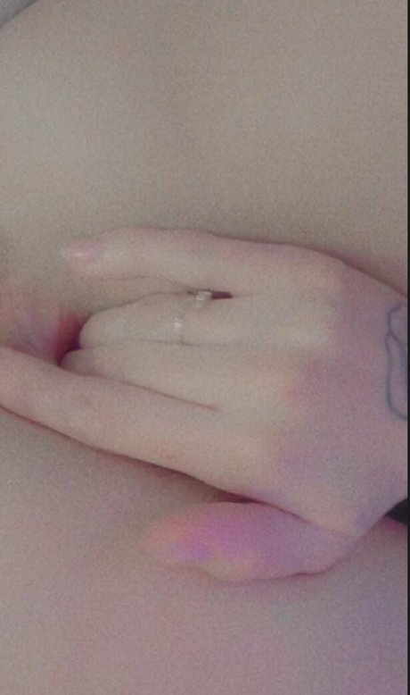 Naakte gelekte OnlyFans-foto van Gothkitteen
