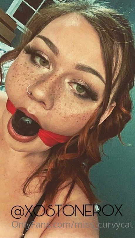 Naakte gelekte OnlyFans-foto van Misscurvycat