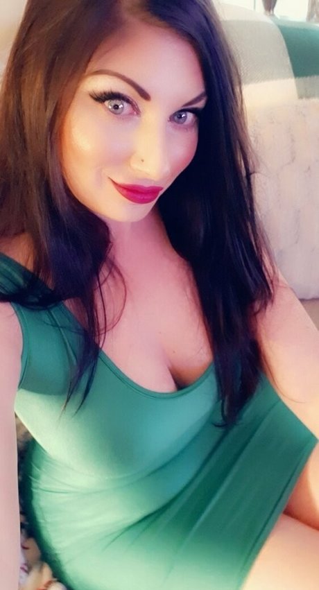 Naakte gelekte OnlyFans-foto van Erotiqued