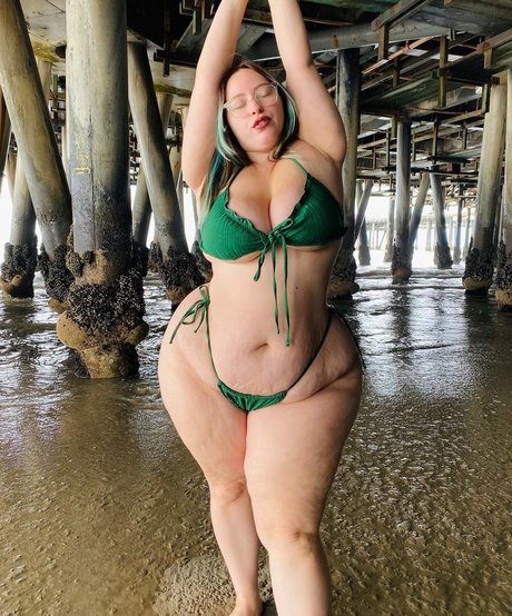 Naakte gelekte OnlyFans-foto van Snowycakesy
