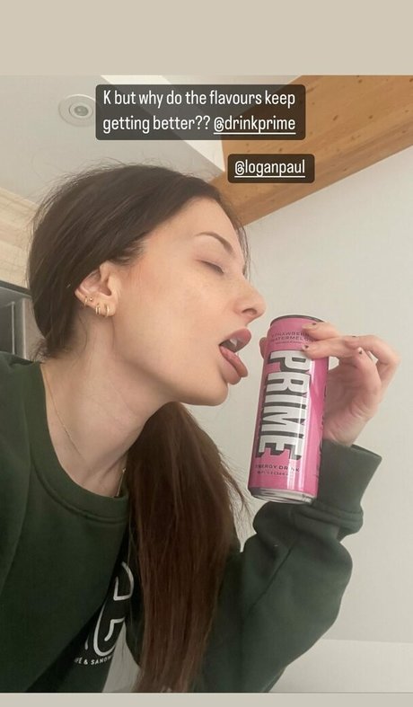Naakte gelekte OnlyFans-foto van Aria Nathaniel