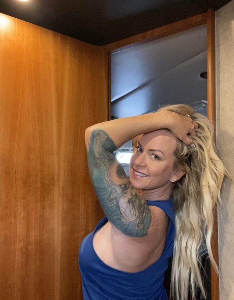 Naakte gelekte OnlyFans-foto van Amieworldwidefree