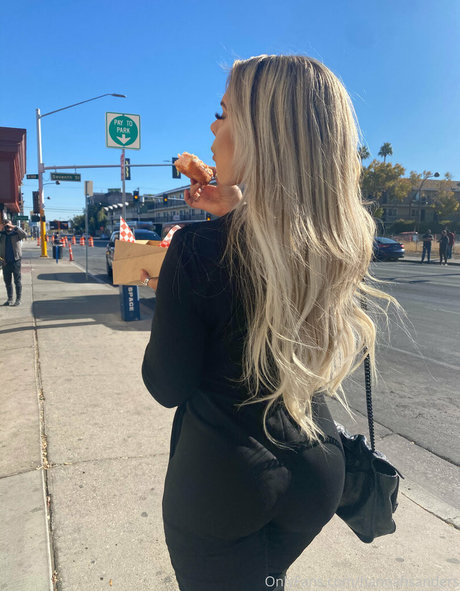 Naakte gelekte OnlyFans-foto van Itshannahsworldd