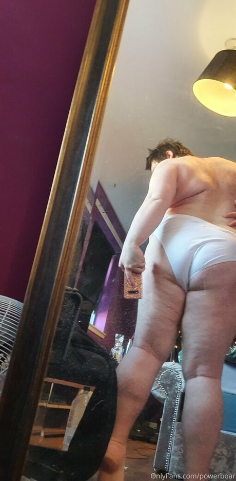 Naakte gelekte OnlyFans-foto van Powerboar