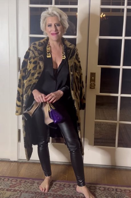 Naakte gelekte OnlyFans-foto van Dorinda Medley
