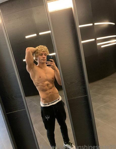 Naakte gelekte OnlyFans-foto van Sunshynefree