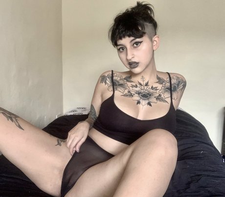 Naakte gelekte OnlyFans-foto van Crybabyy19