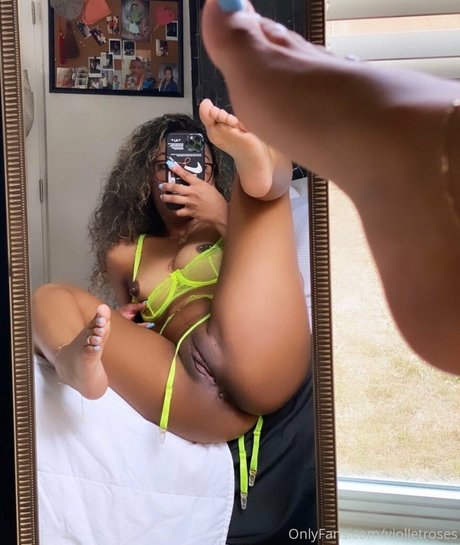 Naakte gelekte OnlyFans-foto van Violletroses