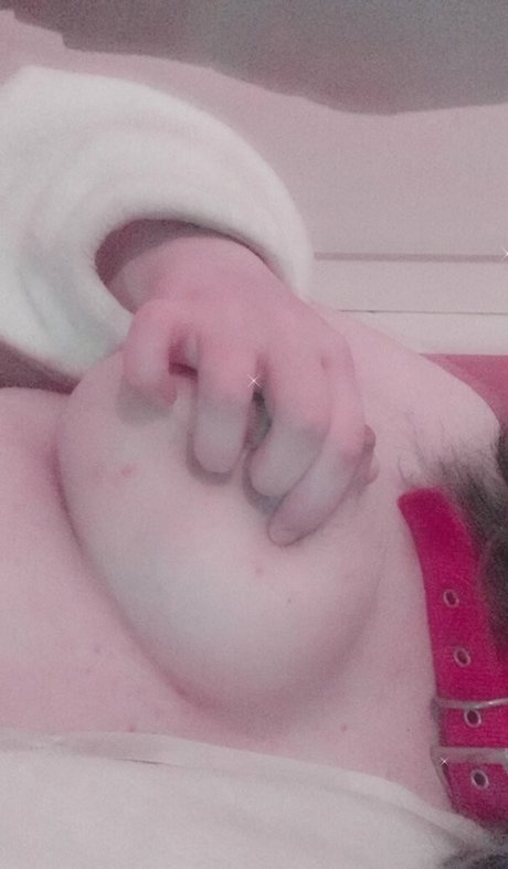 Naakte gelekte OnlyFans-foto van Gomi Kukara