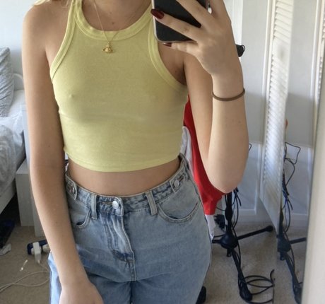 Naakte gelekte OnlyFans-foto van Ellen Peters