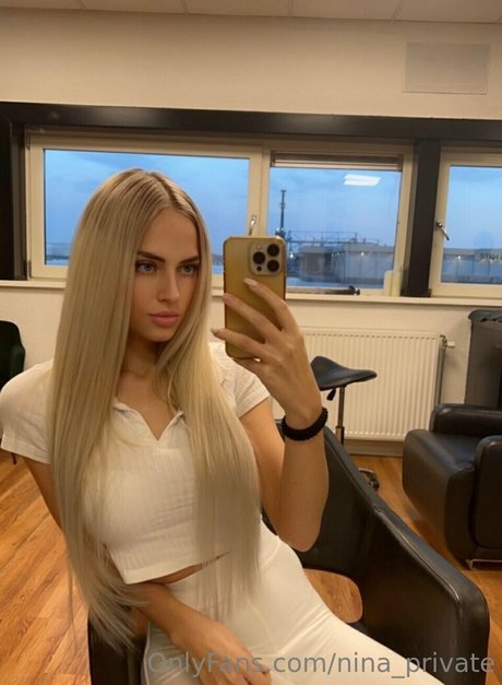 Naakte gelekte OnlyFans-foto van Ninaprivate