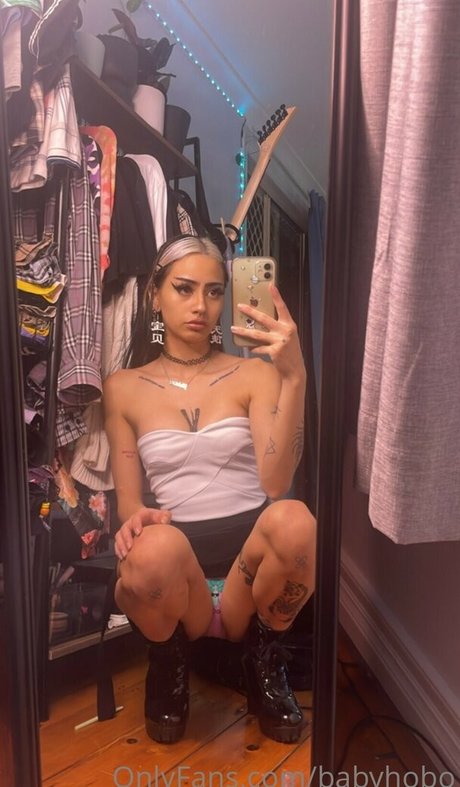 Naakte gelekte OnlyFans-foto van Babyhobo