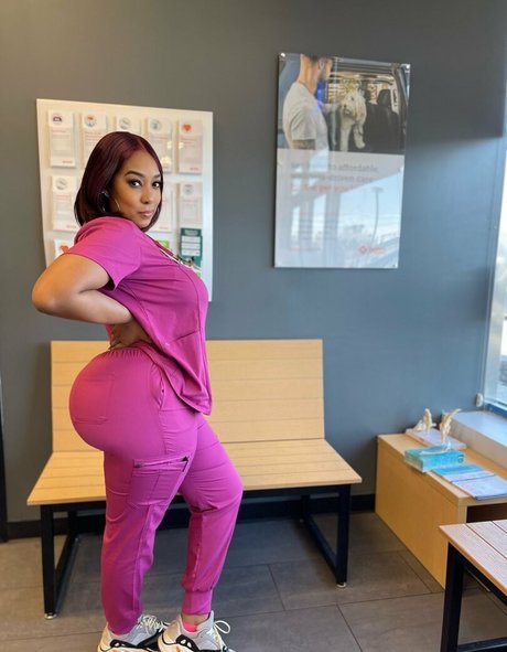 Naakte gelekte OnlyFans-foto van Actinglightskin
