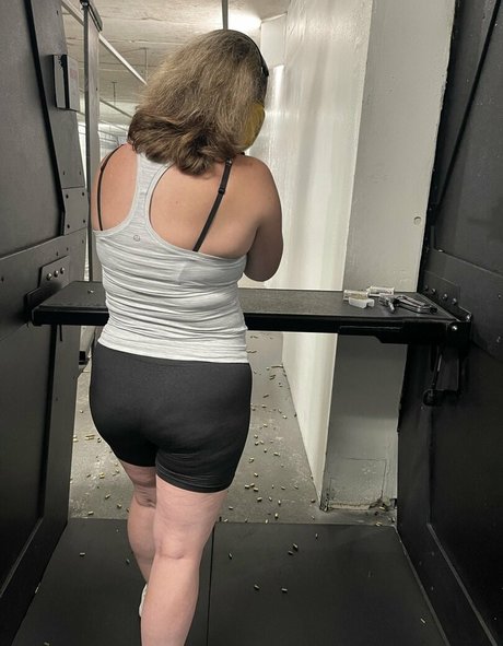 Naakte gelekte OnlyFans-foto van Wifeydoingthingz