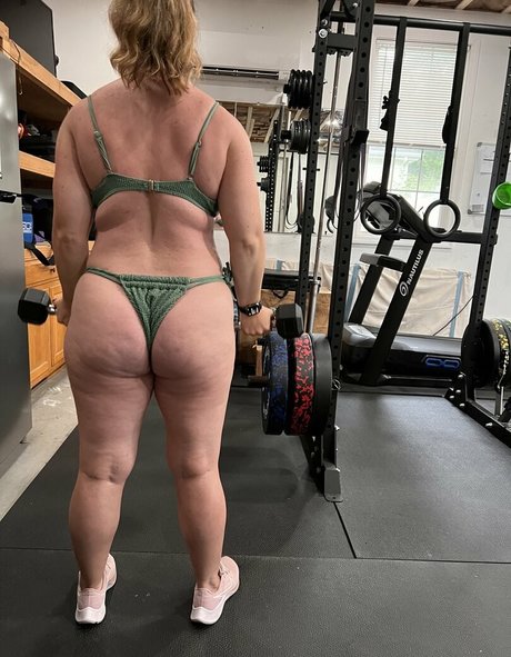 Naakte gelekte OnlyFans-foto van Wifeydoingthingz