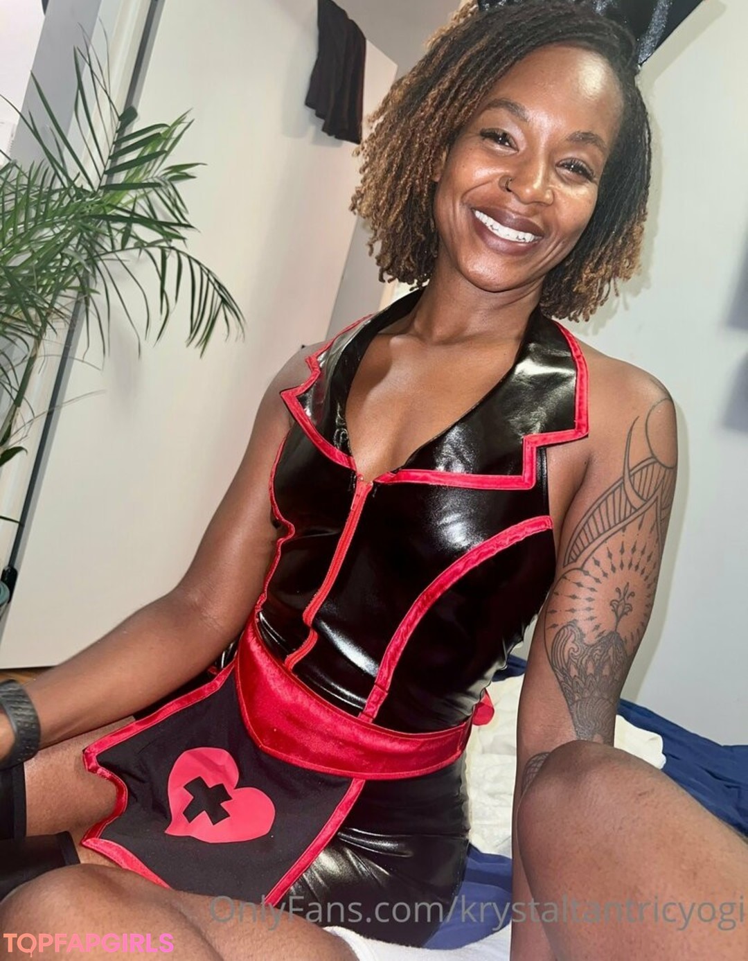 Naakte gelekte OnlyFans-foto van Krystal Tantric Yogi #2 Naakte gelekte OnlyFans-foto van Krystal Tantric Yogi #2