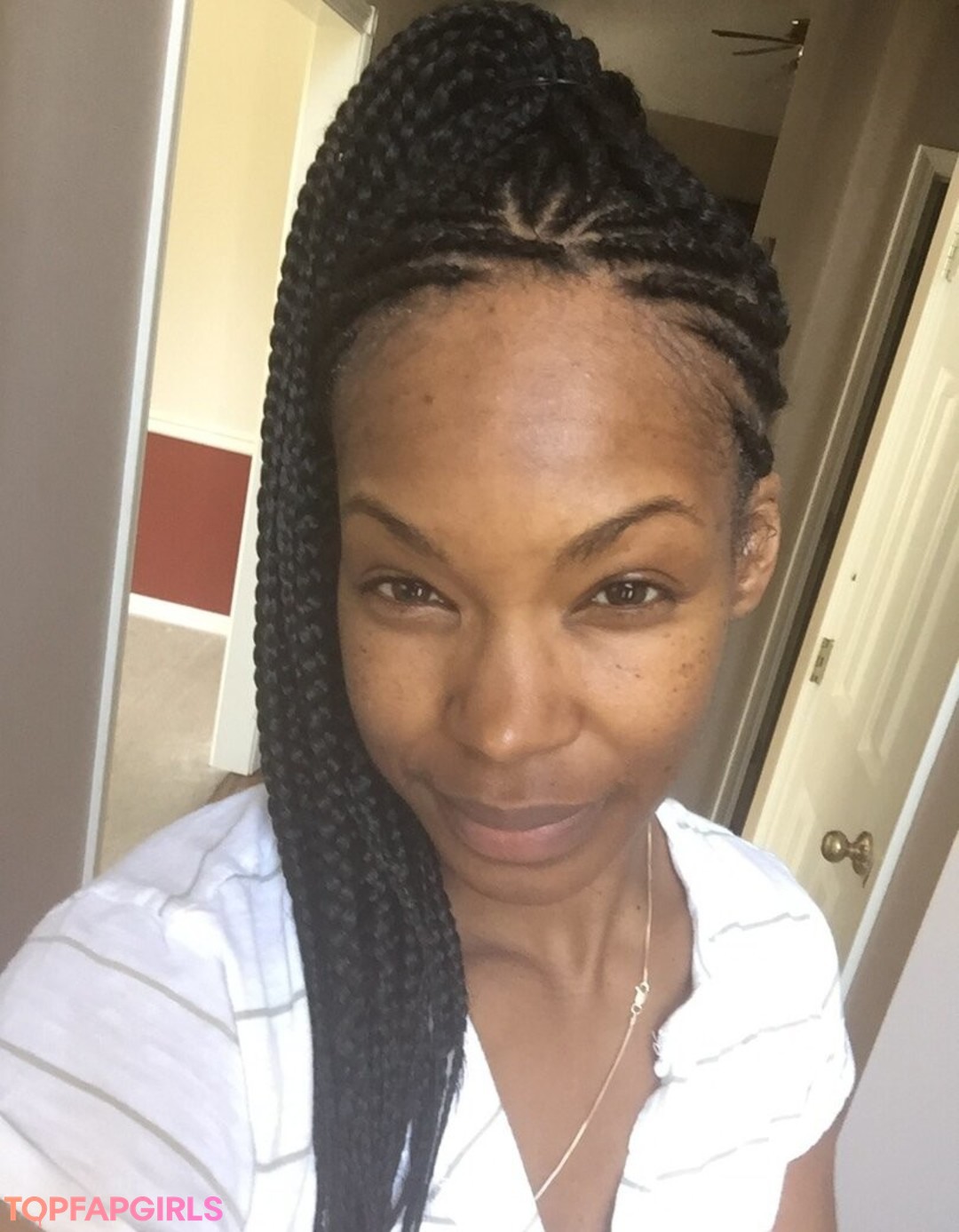 Naakte gelekte OnlyFans-foto van Krystal Tantric Yogi #21 Naakte gelekte OnlyFans-foto van Krystal Tantric Yogi #21