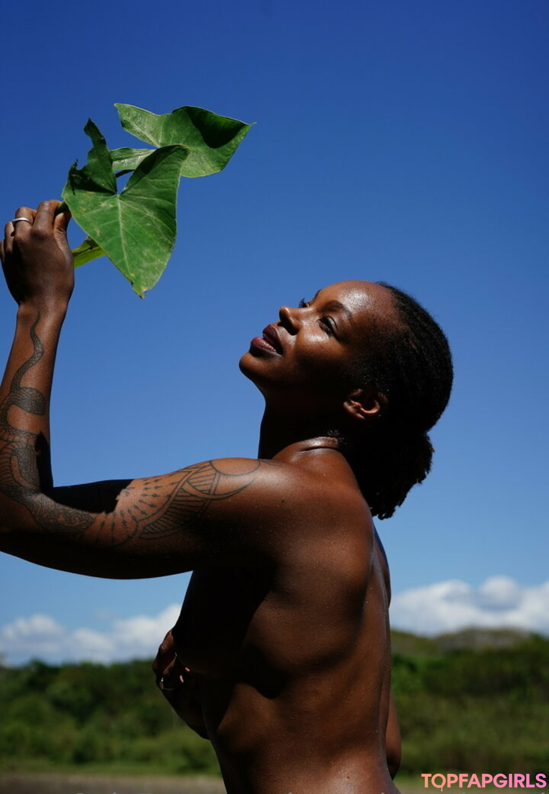 Naakte gelekte OnlyFans-foto van Krystal Tantric Yogi #31 Naakte gelekte OnlyFans-foto van Krystal Tantric Yogi #31