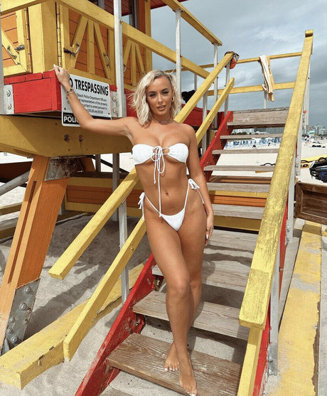 Naakte gelekte OnlyFans-foto van Millie Grace Court
