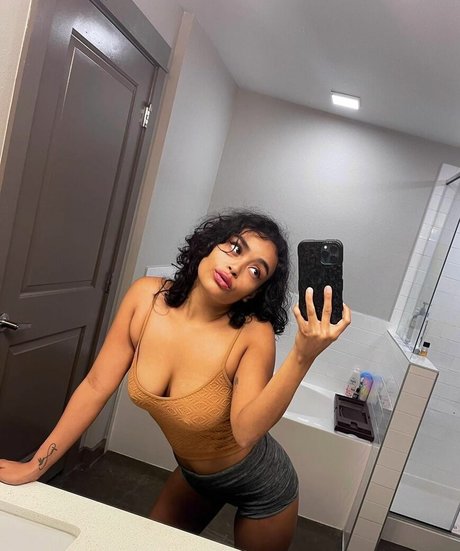 Naakte gelekte OnlyFans-foto van Yourblasianbaby
