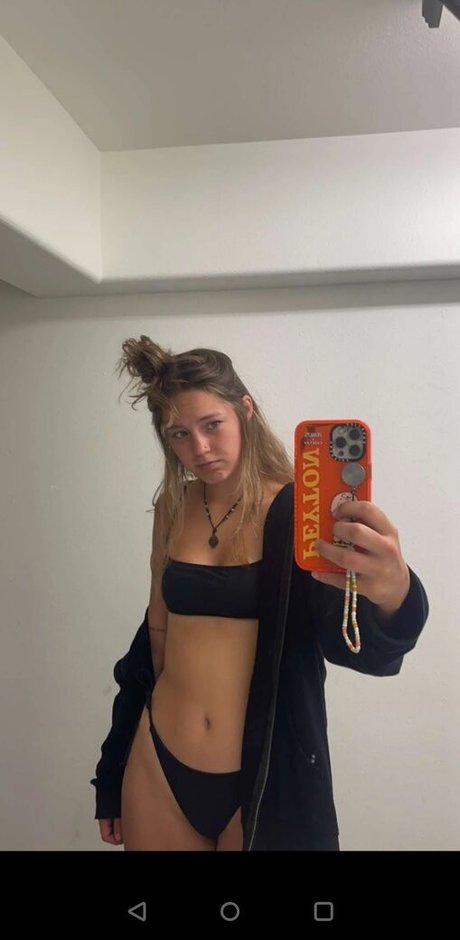 Naakte gelekte OnlyFans-foto van Peyton Coffee