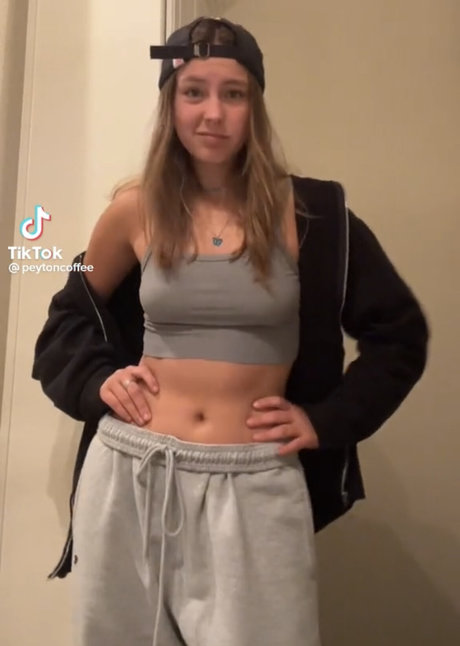 Peyton Coffee Naakte gelekte OnlyFans-foto van Peyton Coffee #202