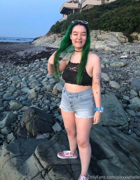 Naakte gelekte OnlyFans-foto van Pixxxiebelle