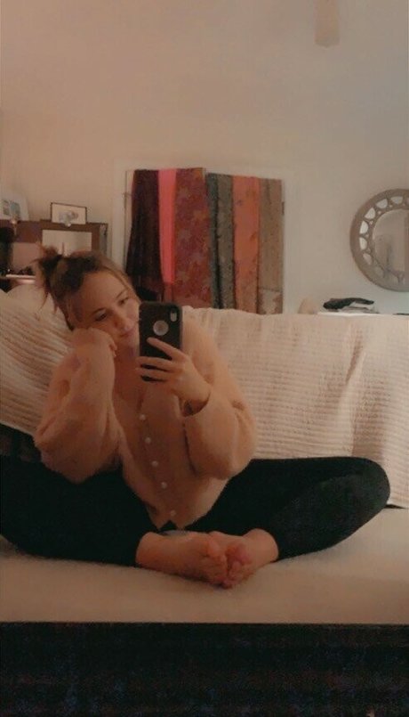 Naakte gelekte OnlyFans-foto van Ravebaby