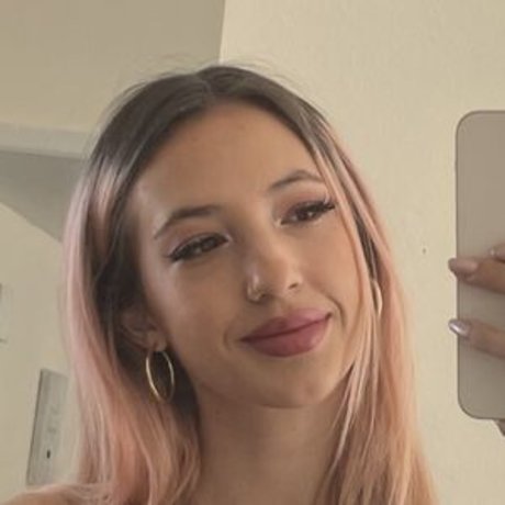 Naakte gelekte OnlyFans-foto van Savannahelisse