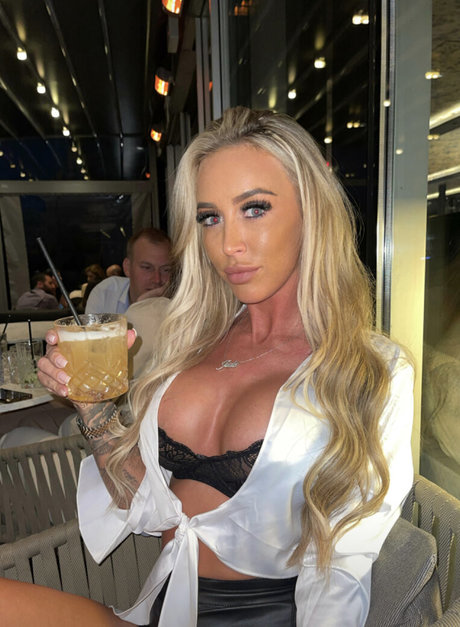 Naakte gelekte OnlyFans-foto van Jade Hobden