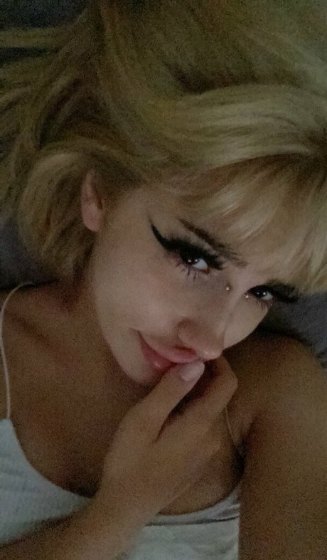 Naakte gelekte OnlyFans-foto van Noodle Noodlesriu