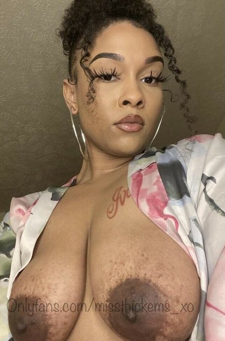 Naakte gelekte OnlyFans-foto van Vana Mae
