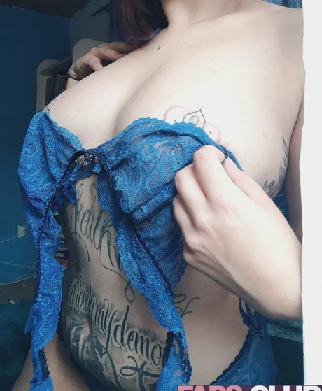 Naakte gelekte OnlyFans-foto van Miaura