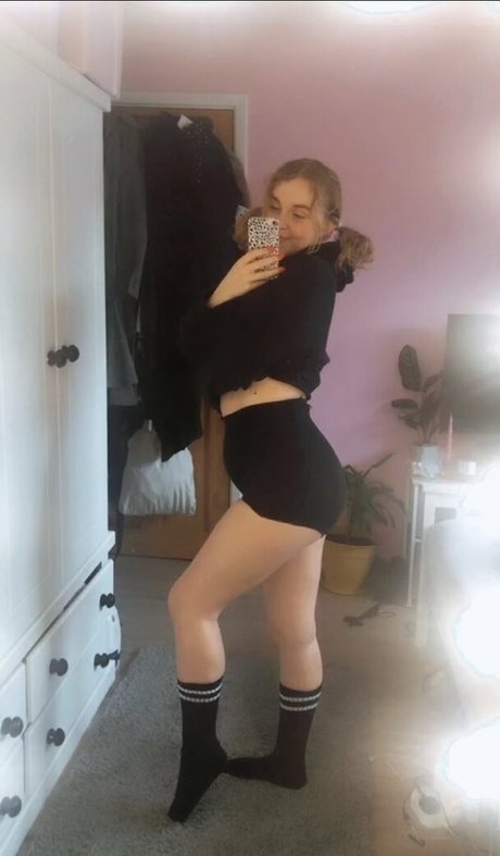 Naakte gelekte OnlyFans-foto van Littledaisyxo
