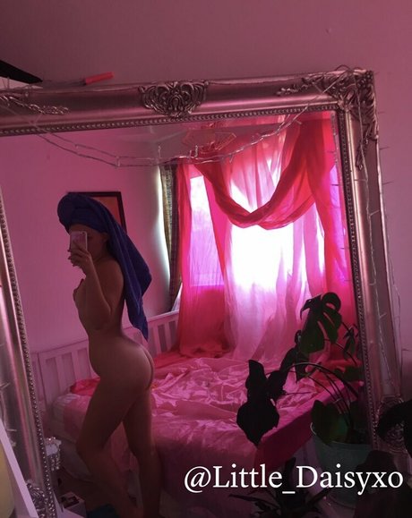 Naakte gelekte OnlyFans-foto van Littledaisyxo