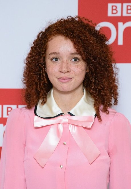 Naakte gelekte OnlyFans-foto van Erin Kellymen