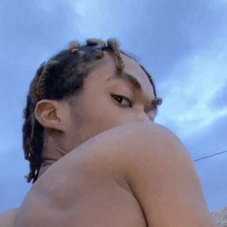 Naakte gelekte OnlyFans-foto van Eros Asato