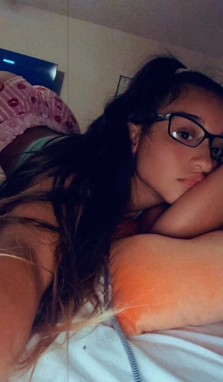 Naakte gelekte OnlyFans-foto van Alahna Ly