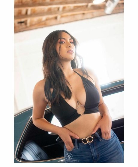 Naakte gelekte OnlyFans-foto van Nina Valencia