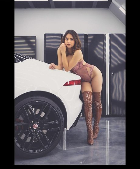 Naakte gelekte OnlyFans-foto van Nina Valencia