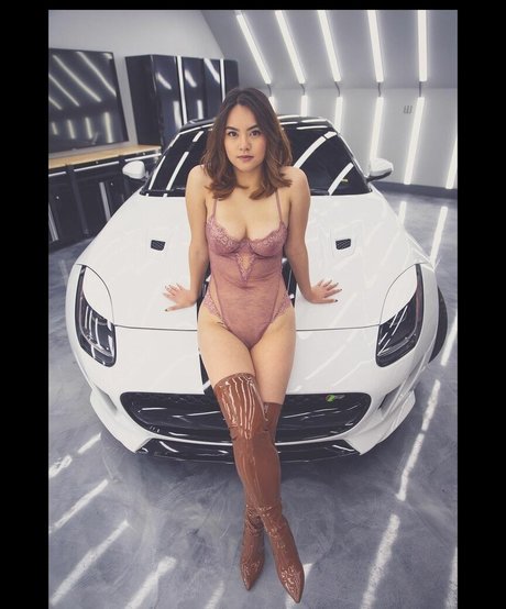 Naakte gelekte OnlyFans-foto van Nina Valencia