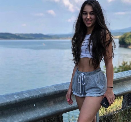 Naakte gelekte OnlyFans-foto van Mates Madalina