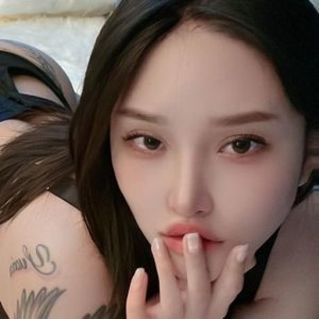 Naakte gelekte OnlyFans-foto van Songyuxin Hitomi