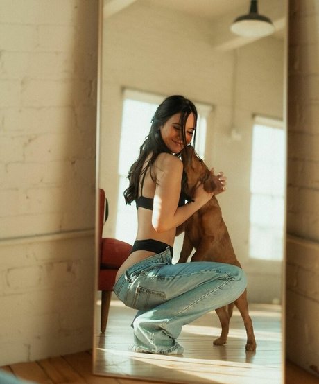 Naakte gelekte OnlyFans-foto van Kaylee Kails
