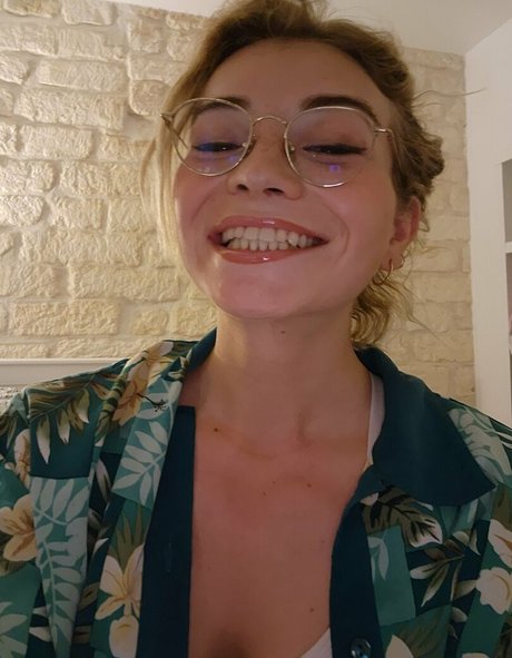 Naakte gelekte OnlyFans-foto van Emmalittlets