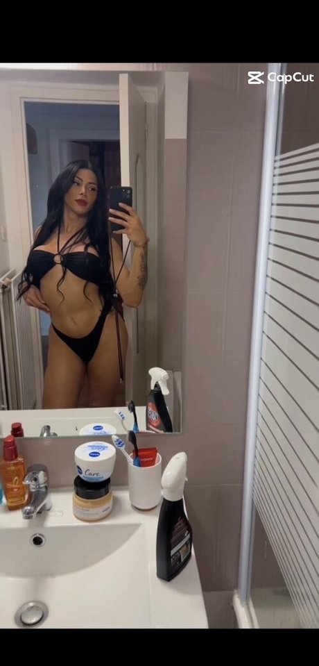 Naakte gelekte OnlyFans-foto van Alesandra Andrade