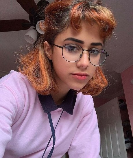 Naakte gelekte OnlyFans-foto van Littlebunnygirl