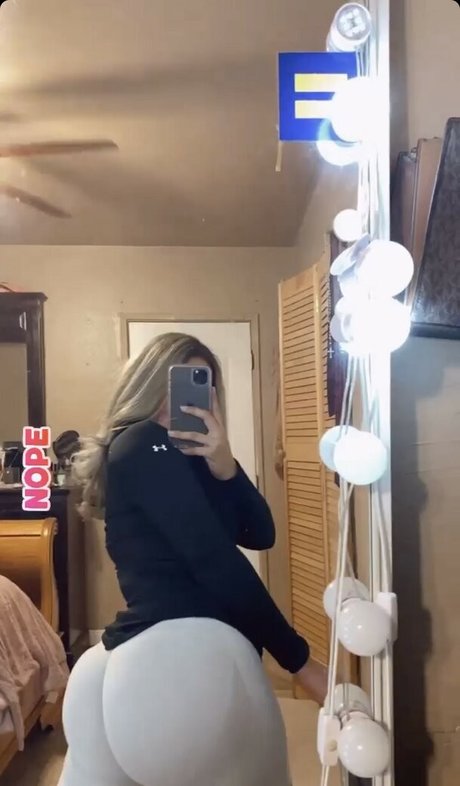 Naakte gelekte OnlyFans-foto van Latina California Girl