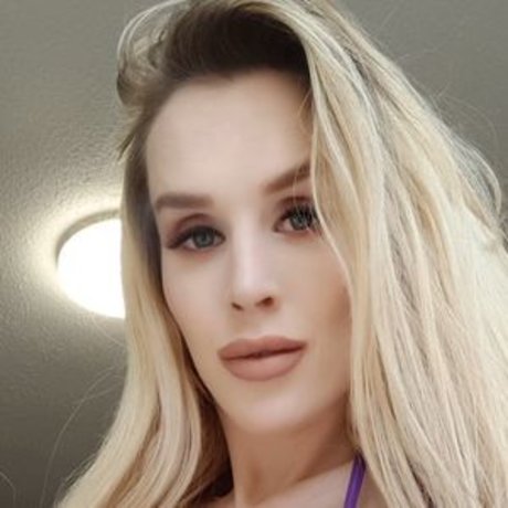 Naakte gelekte OnlyFans-foto van Roxy Cox