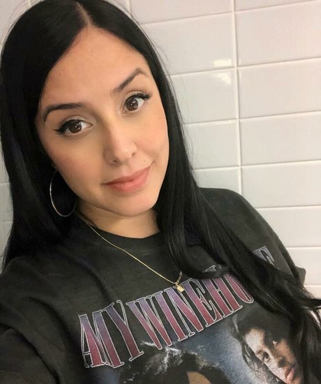 Naakte gelekte OnlyFans-foto van Laura Stylez